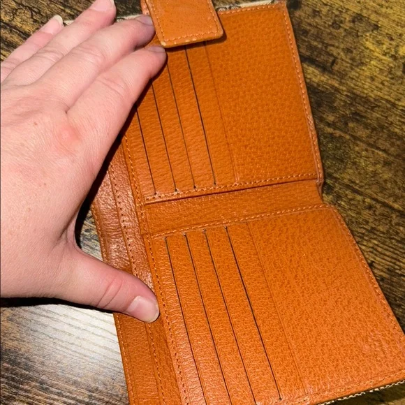 Gucci Beige Monogram Wallet - Picture 11 of 12